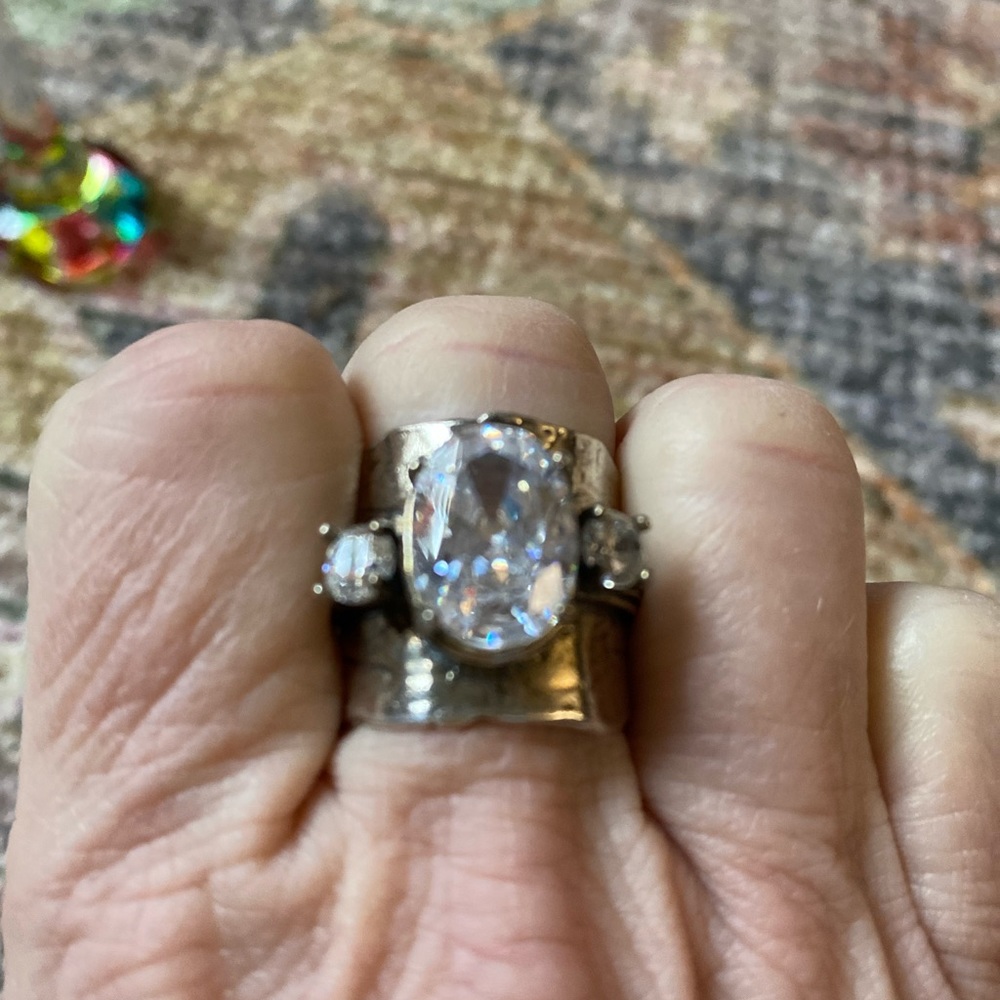 Pretty crystal silver ring